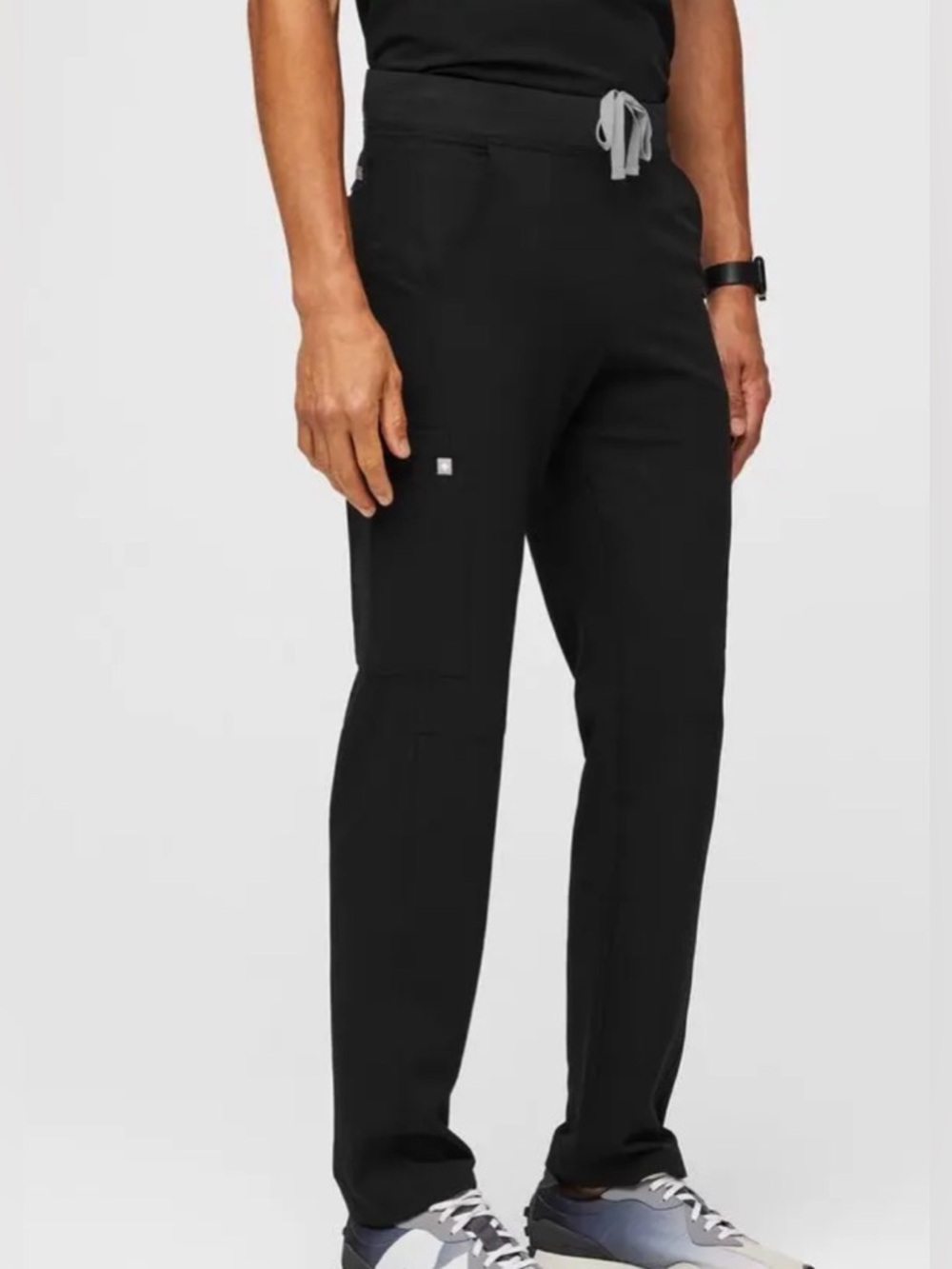 Figs Men’s Axim Cargo Scrub Pants Black Size Medium Pockets Straight Leg
